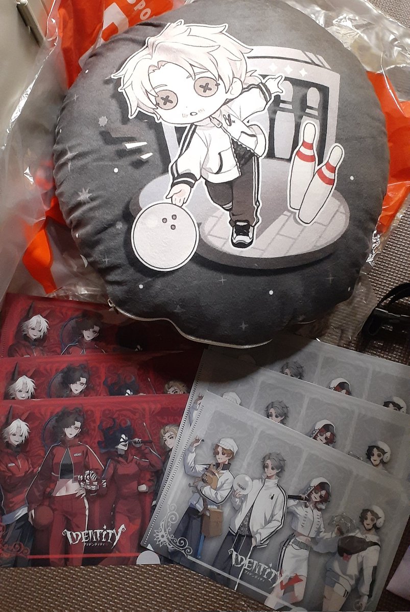 わーーーーーー！！
仕事来たら今日お休みだった同僚くんがGETして職場まで持って来てくれた!!!!!!!!
めちゃくちゃ嬉しい😭🙏🏻🙏🏻🙏🏻🙏🏻