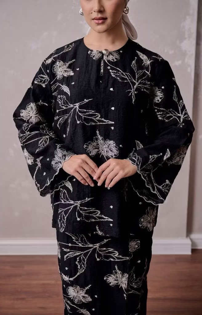 thenamessha's tweet photo. As someone yang suka material cotton, i always look forward to baju raya from this brand!! Design simple, tak sarat, timeless, longgar and nampak selesaaa 😍🤍 https://t.co/TGN8oVjf76