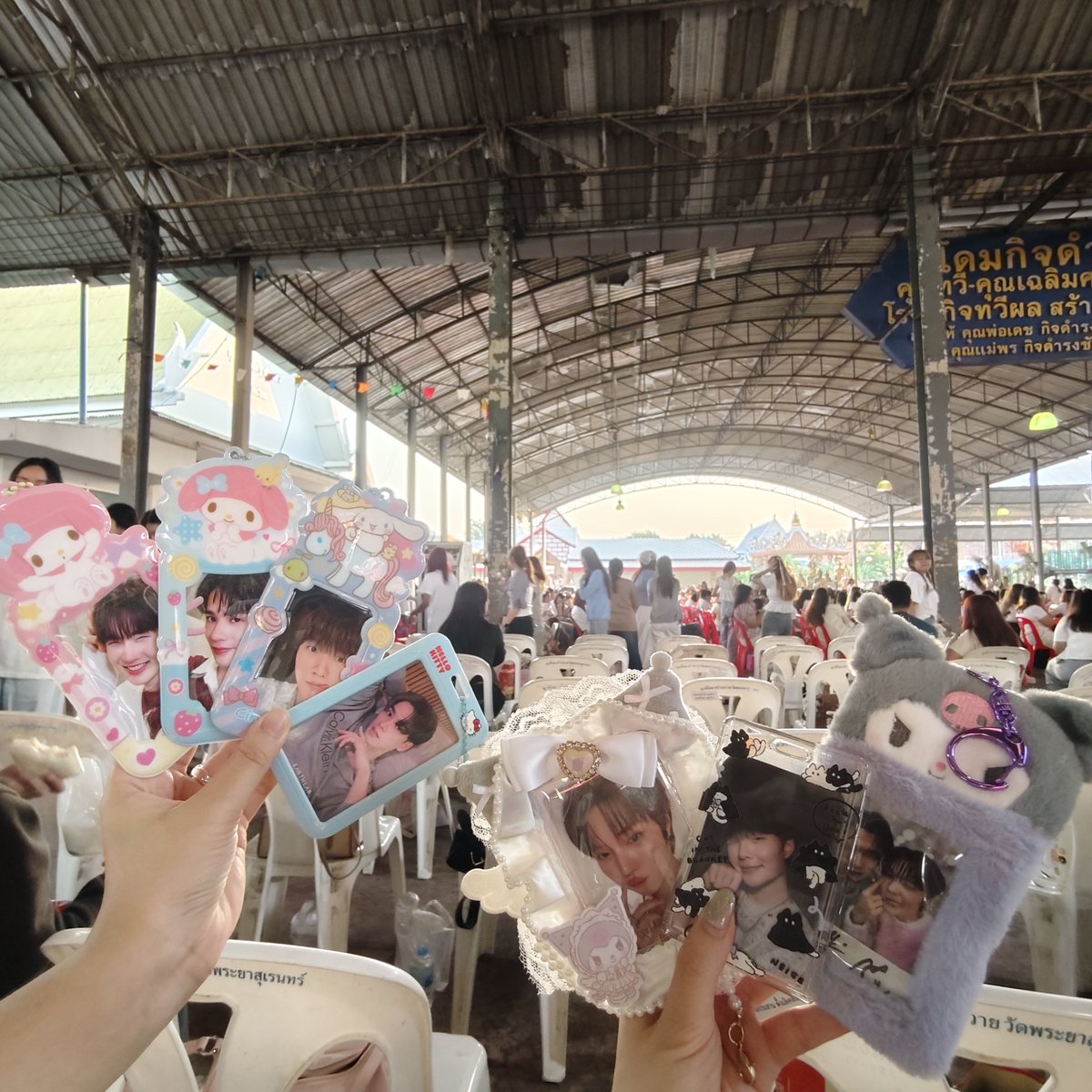 เช้คอินต่ะ คนเยอะม้ากกกก โอ๋โอ๋แจกของกินเยอะมาก อิ่มท้องก่อนอิ่มบุญจิง