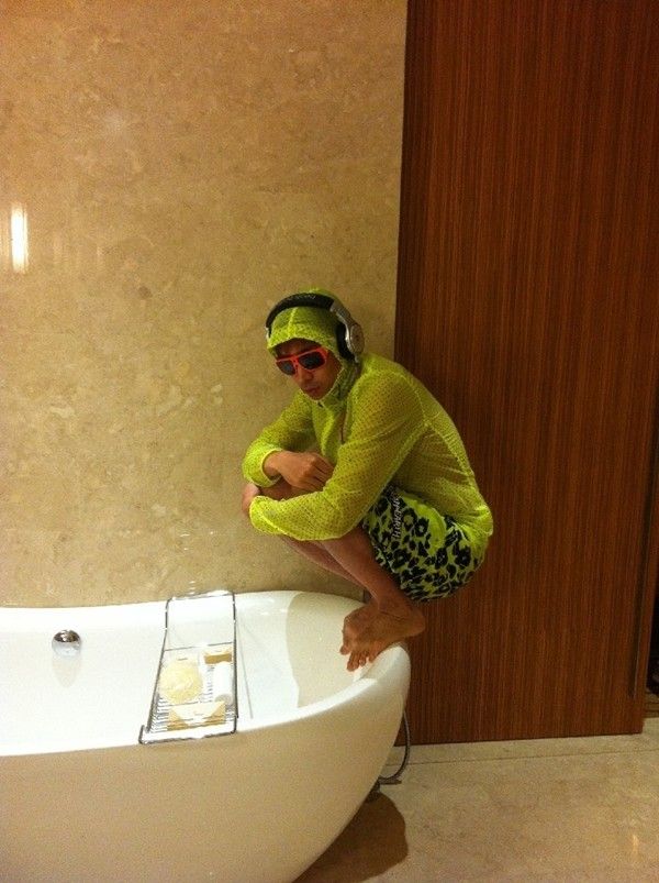 Loveholic1213's tweet photo. 핀터가 자꾸 이상한거 추천해줘요
#HappyEricday https://t.co/IpJ9uSt9tT