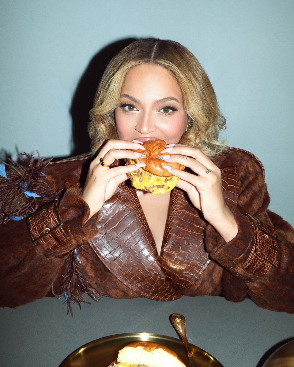 BeyonceHiveNews's tweet image. Beyoncé via Instagram