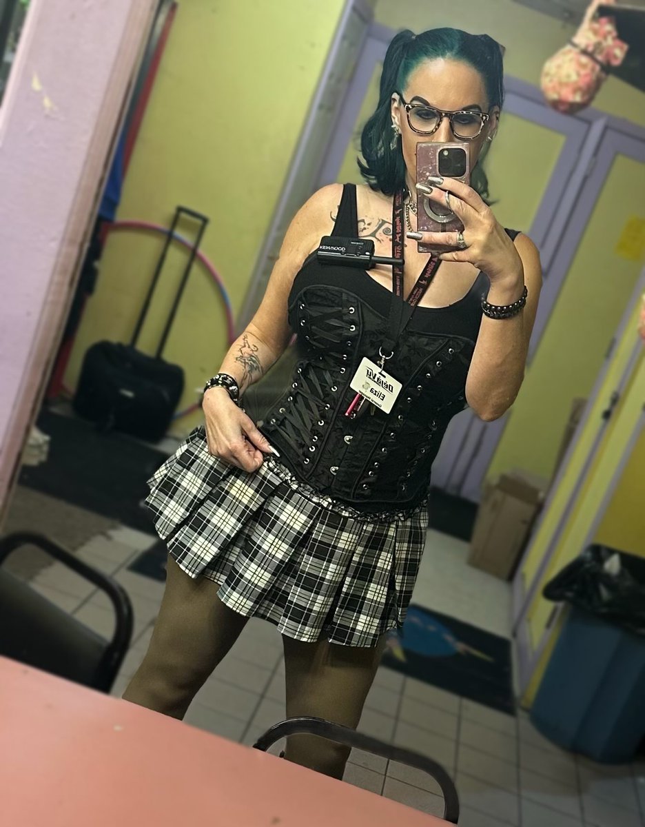 Eliza Victoria XXXO tweet media