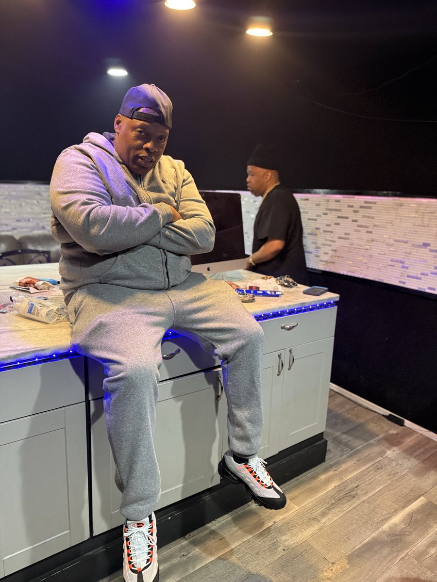 Criminal_Manne's tweet photo. The work never stops✊🏾 https://t.co/QZJR4udKDi