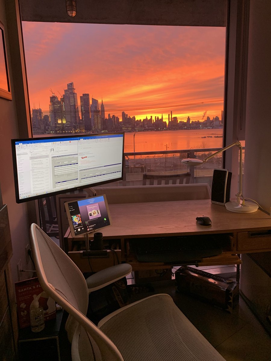 dubs_dave's tweet photo. @prettyalbatross We get to watch some of the best Sunrises from our living rooms :) https://t.co/6zeiSzaQJD
