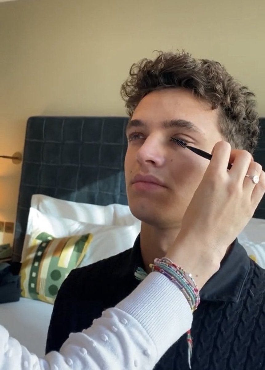 daphne (@redsainz) on Twitter photo 