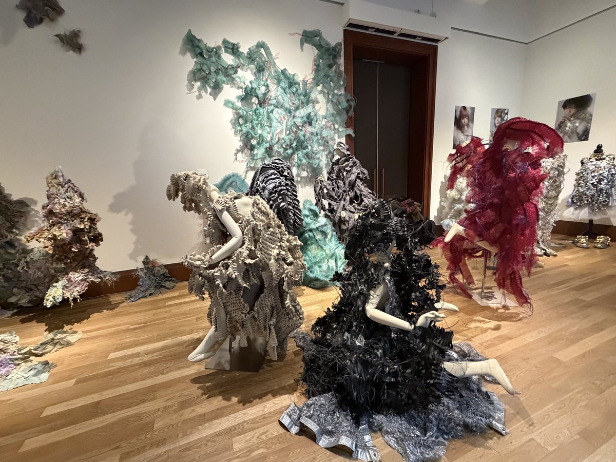 【#成安造形大学卒業制作展2026】

4年間の集大成を楽しませていただきました🖼️✨みなさんお疲れ様でした❕

そして、2月21日(土)は京都府立府民ホールアルティにてファッションショー #SEIANCOLLECTION2026 が開催されます‼️
こちらももぜひお越しください⬇️
seian.ac.jp/news/univ/4669…

※再投稿