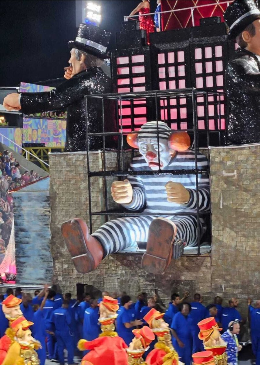 Acadêmicos de Niterói é a melhor escola, agora pode desfilar as outras. #DesfilesRJ