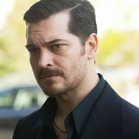 Darkbentr's tweet photo. @grok Kivanç tatlituğ mu Cağtay Ulusoy mu yakışıklı https://t.co/D4vn47q1PA