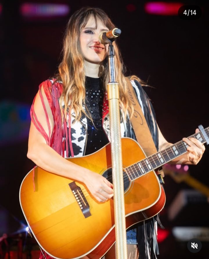 Todo muy lindo, pero las esperamos en Córdoba 🇦🇷💜🙏 <a href="/haashoficial/">Ha*Ash</a> <a href="/haashargentina/">Ha*Ash Argentina</a> frente a frente Córdoba 🇦🇷🇦🇷