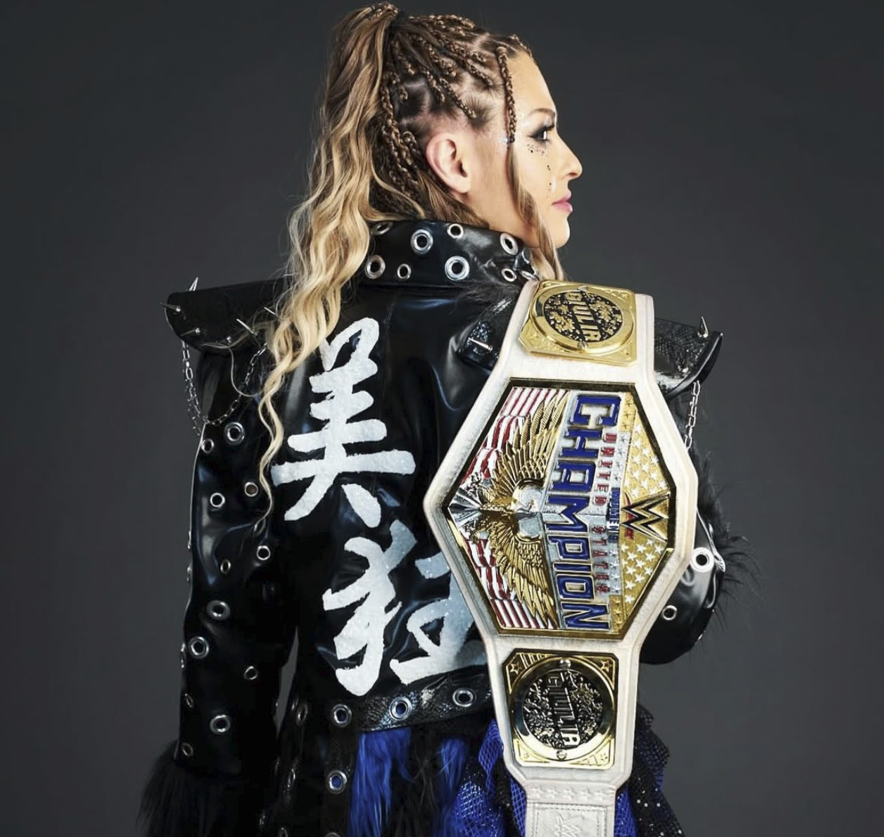 WrestlingCovers's tweet photo. GIULIA did the championship pose. 🌟🔥🔥🔥 https://t.co/ukFRZf0NF0
