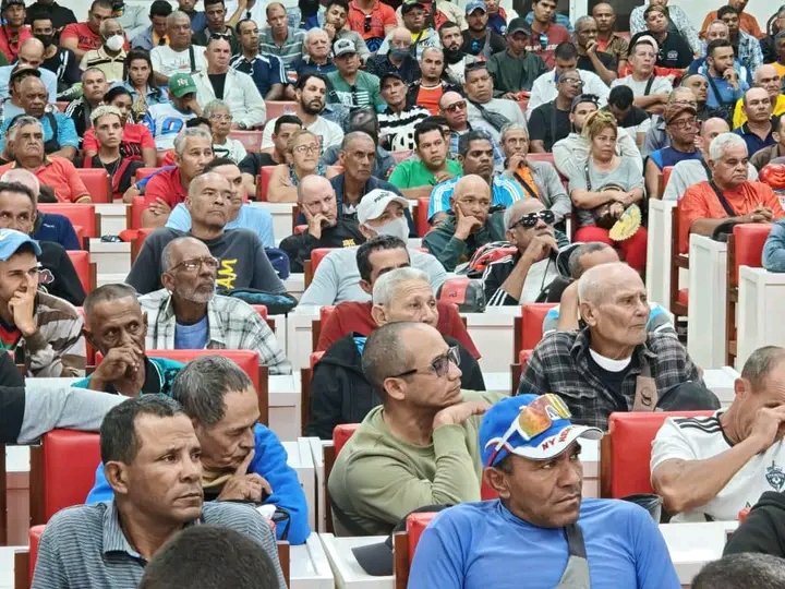 Transportistas de medios eléctricos y de tracción animal en #ProvinciaGranma se suman a la prestación de servicios en circunstancias de desabastecimiento agudo de combustibles. #ConLaFuerzaDeLaUnidad