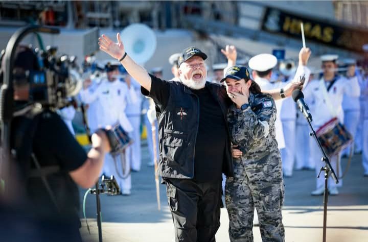 JimThom90458694's tweet photo. Congratulations to Leading Seaman Maddison Lee on her Australian Idol audition. 

Her performance shows how service and passion come together, bringing talent, heart and determination to the national stage. 

Thank you to our amazing #HMASArunta and #HMASCanberra crew for supporting their shipmate.