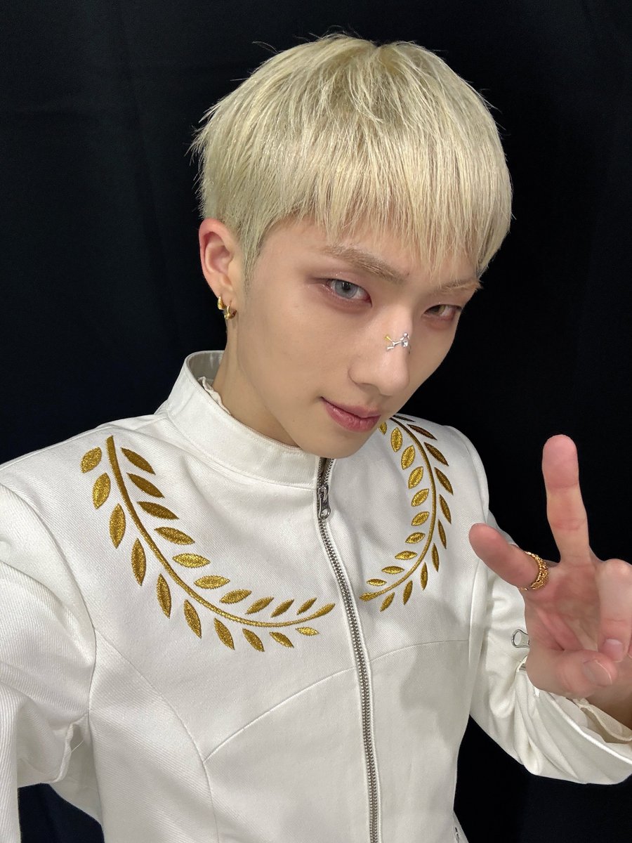 P1H_members's tweet image. 피스:) 늦었지만 많은 상 감사합니다!
항상 드리는 얘기지만 여러분이 받을 상이라고 생각하고 있어요
3관왕에, 대상에 걸맞는 피원하모니 될 수 있게 앞둔 일들도 멋지게 보여드릴게요 감사합니다!
해피 설날⭐️✨☀️

#P1Harmony #JIUNG