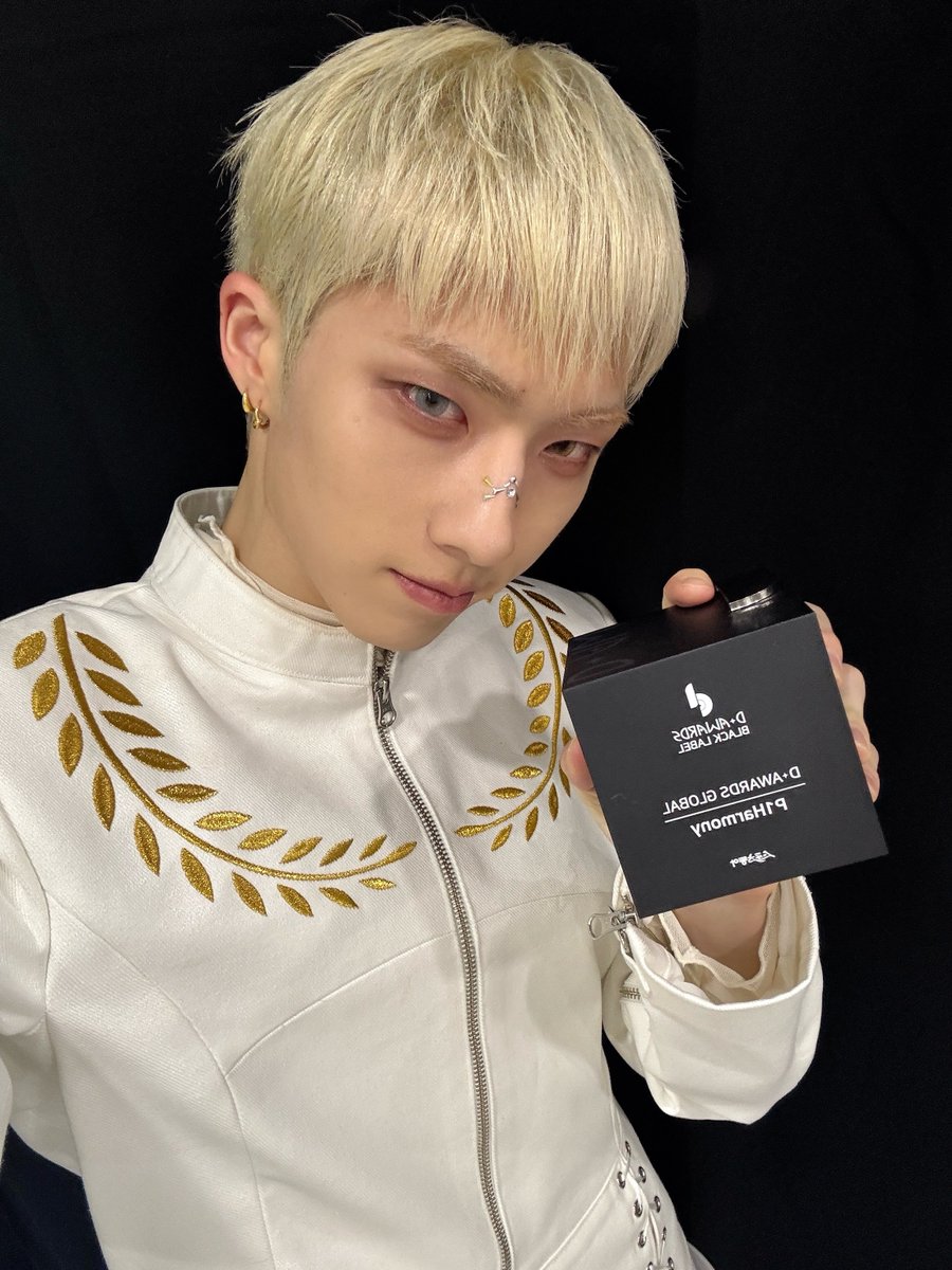 P1H_members's tweet image. 피스:) 늦었지만 많은 상 감사합니다!
항상 드리는 얘기지만 여러분이 받을 상이라고 생각하고 있어요
3관왕에, 대상에 걸맞는 피원하모니 될 수 있게 앞둔 일들도 멋지게 보여드릴게요 감사합니다!
해피 설날⭐️✨☀️

#P1Harmony #JIUNG