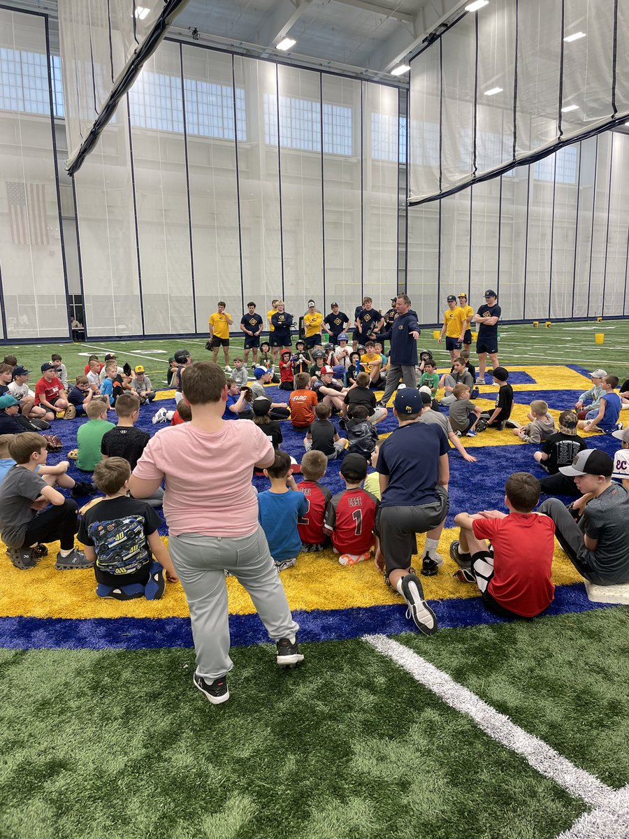 UWEC Baseball tweet media