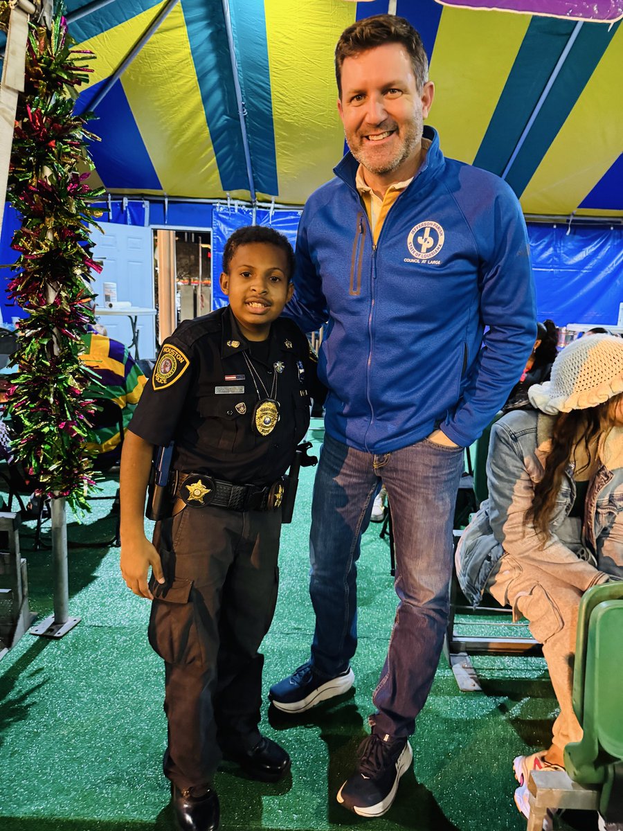 A special night at the Krewe of Athena. 

We had the pleasure of meeting 14-year-old Devarjaye “DJ” Daniel, a remarkable young man from Houston whose strength and spirit inspire everyone he meets. 

Diagnosed with terminal brain and spinal cancer in 2018 and given five months to