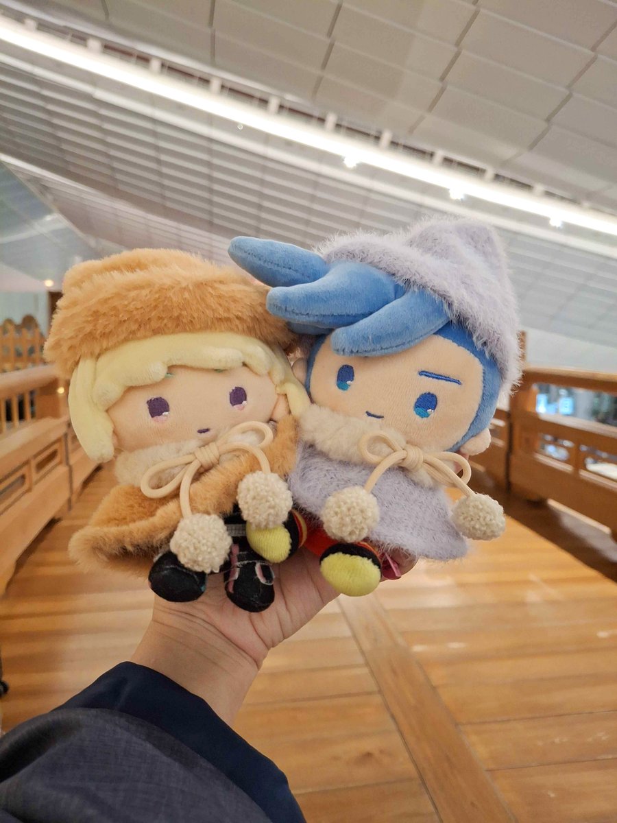 Munyu at the airport