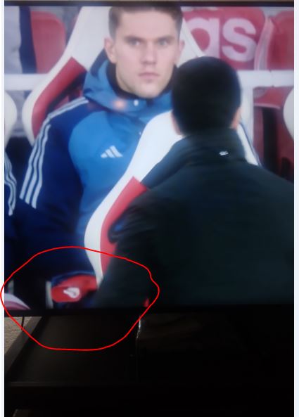 THumperGuy's tweet photo. @afcjournal @AFC__Xtra What's wrong with using a hot water bottle? https://t.co/Fwi4YMLrpn