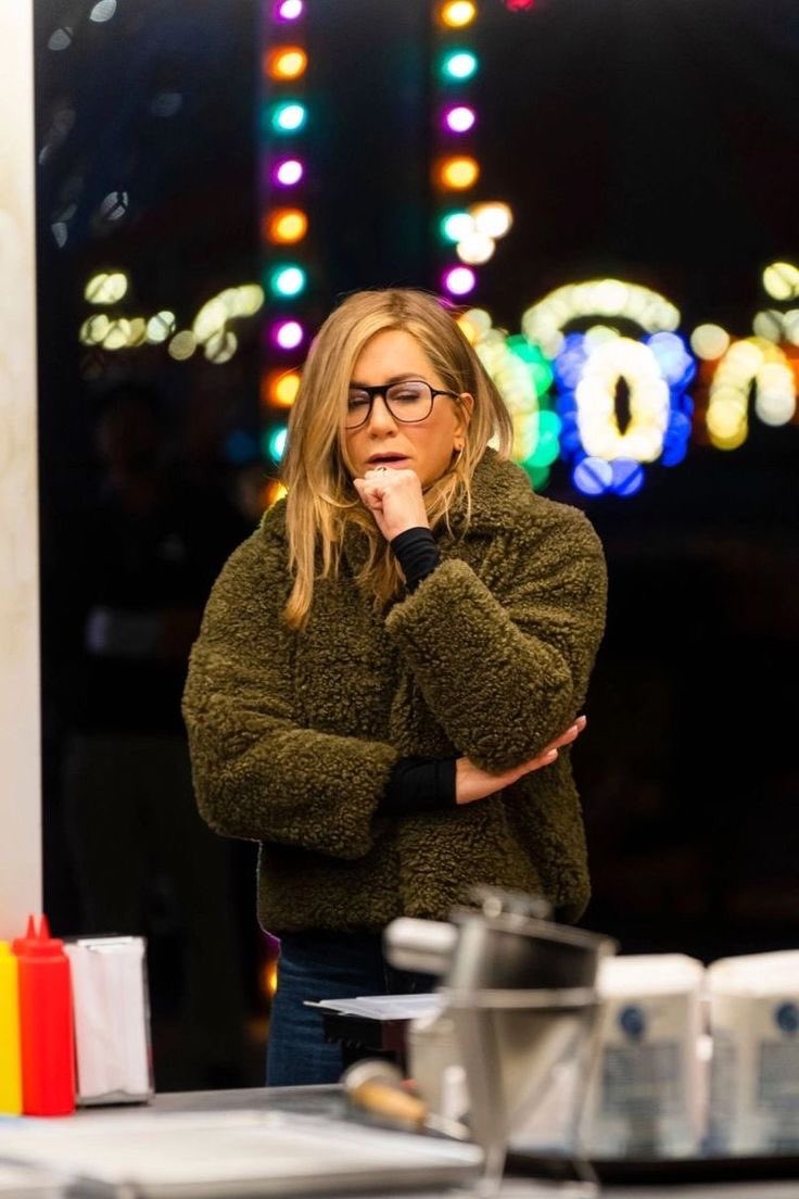 JCommentar10644's tweet image. “A little peace, a little sparkle.” ❤️‍🔥
#jenniferaniston #movie #hallmark