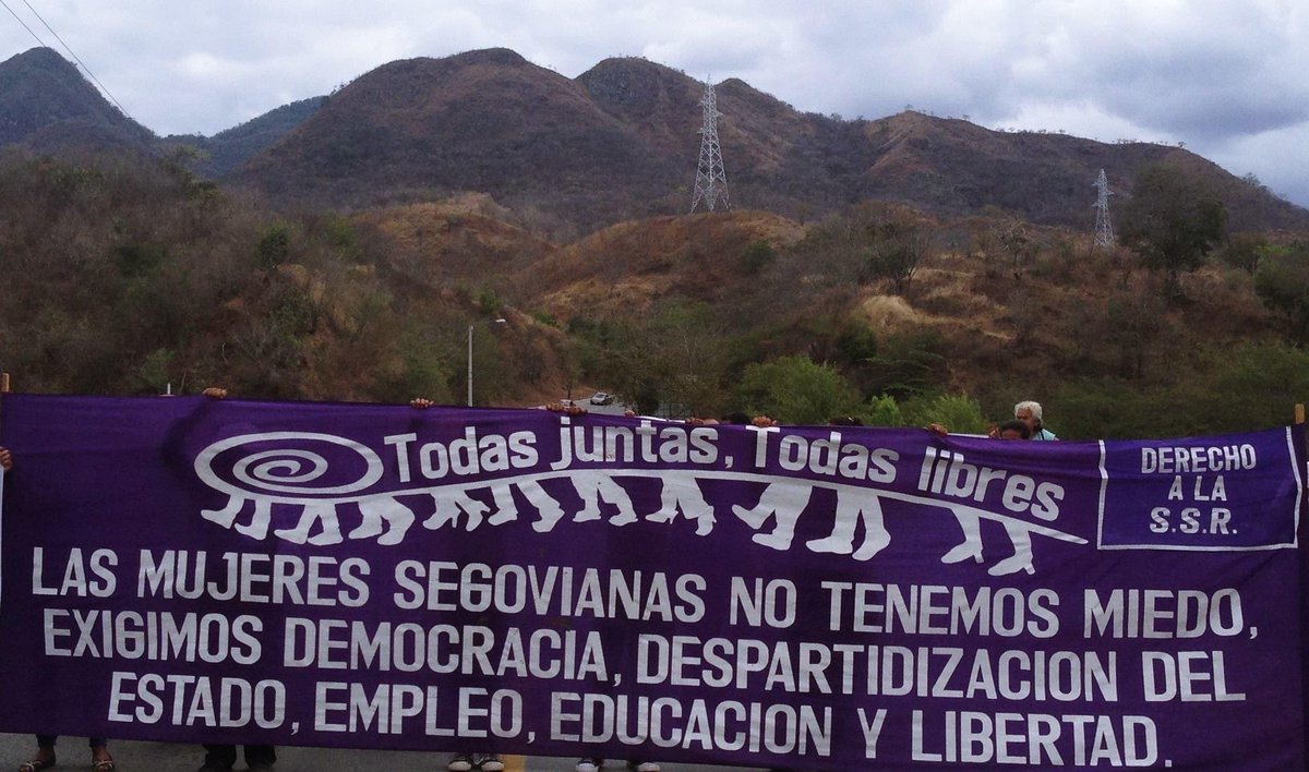 HaydeeCastilloF's tweet image. A 3 años de mi desnacionalización, los pinares y montañas de mi pueblo me recuerdan a diario que soy segoviana y que somos nicaragüenses. El murmullo del río Coco cuenta, que las raíces son profundas e irrenunciables y que se deben cuidar y defender. Y que así amanecerá en #Nic.