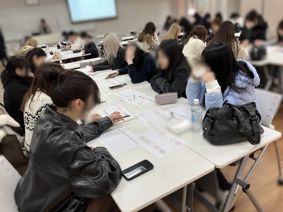 bs_tut's tweet photo. 八王子キャンパスにて学内インターンシップを開催しました！企業の採用担当の皆様による様々な企画のもと、多くの学生が参加し、盛況なイベントとなりました。
#東京工科大学 #工科大 #応用生物 #インターンシップ #就活 https://t.co/omYi0sykgP