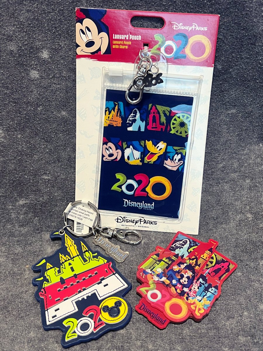 TeriE's tweet image. DISNEY LOT #DisneyParks Travel #Souvenirs 2020 #DisneyCollectibles Keyring Magnet #DisneyLanyard Pouch NEW 
ebay.us/m/qgYxPo 

#disneycollectibles #disneysouvenirs #disneyana #disneyland #MickeyandFriends #mickeymouse #disneygifts #disneycollectiblelot #disneyaccessories