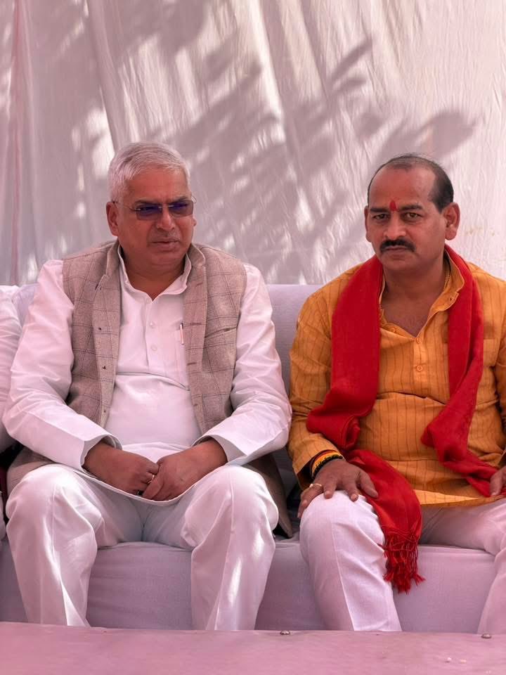 Xsunilsingh0077's tweet photo. सभी का जीवन अर्जुन की तरह ही असमंजस में है, बस जिसके हिस्से में माधव जैसा मार्गदर्शक मिल जाए, विजय श्री उसका वरण स्वतः कर लेती है।

सुप्रभात, जय श्री पीतांबरा माई 🙏🚩

#badebaba #sunilsinghbarabanki #sunilsingh4bjp #rajatiloi #BJPUttarPradesh @MayankeshwarSh1 https://t.co/1bZwtzwWpN