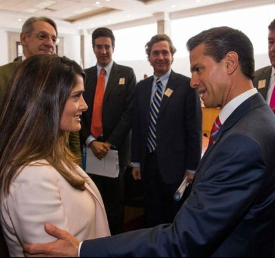 Que pena lo de Salma Hayek <a href="/salmahayek/">Salma Hayek</a>  

Lo bueno es que ya está acostumbrada a hablar maravillas de cualquier gobierno que le dé dinero.

En algunos lugares les dicen vendidas.