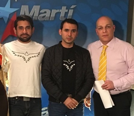 Y pensar que estos tres n0 se quieren,hacen lind0 c0mbo... Saludos.