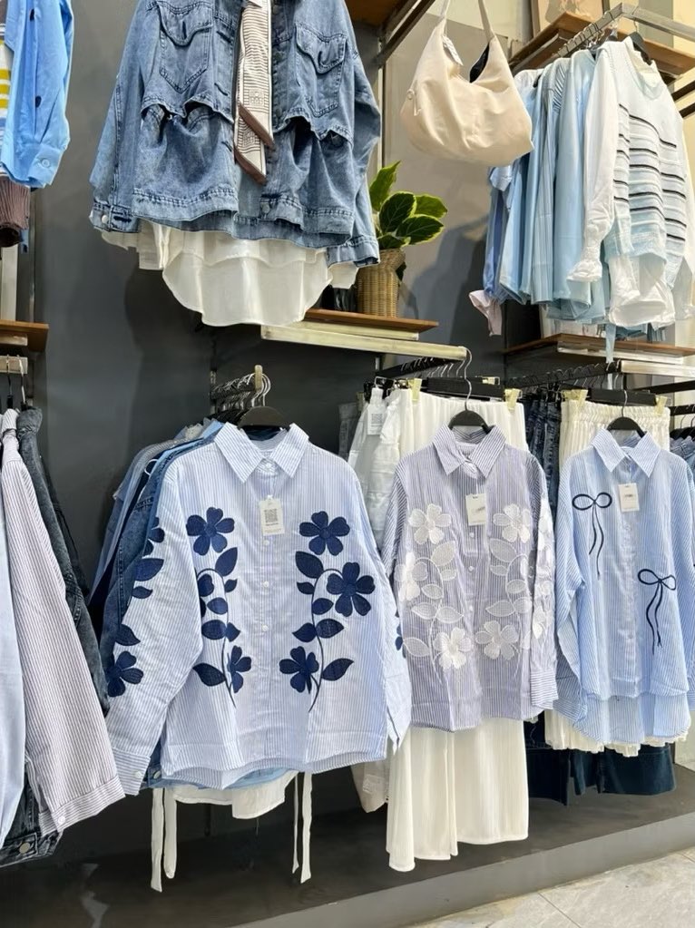 bydyns_'s tweet photo. Guys aku akhirnya ketemu toko baju yang beneran bagus banget 😭 awalnya cuma iseng lihat, eh langsung jatuh cinta sama modelnya, bahannya keliatan mahal tapi harganya masih masuk akal, serius deh ini kenapa baru nemu sekarang, kalian wajib lihat sih sebelum kehabisan 👀

a thread https://t.co/FVDi9nvUEh