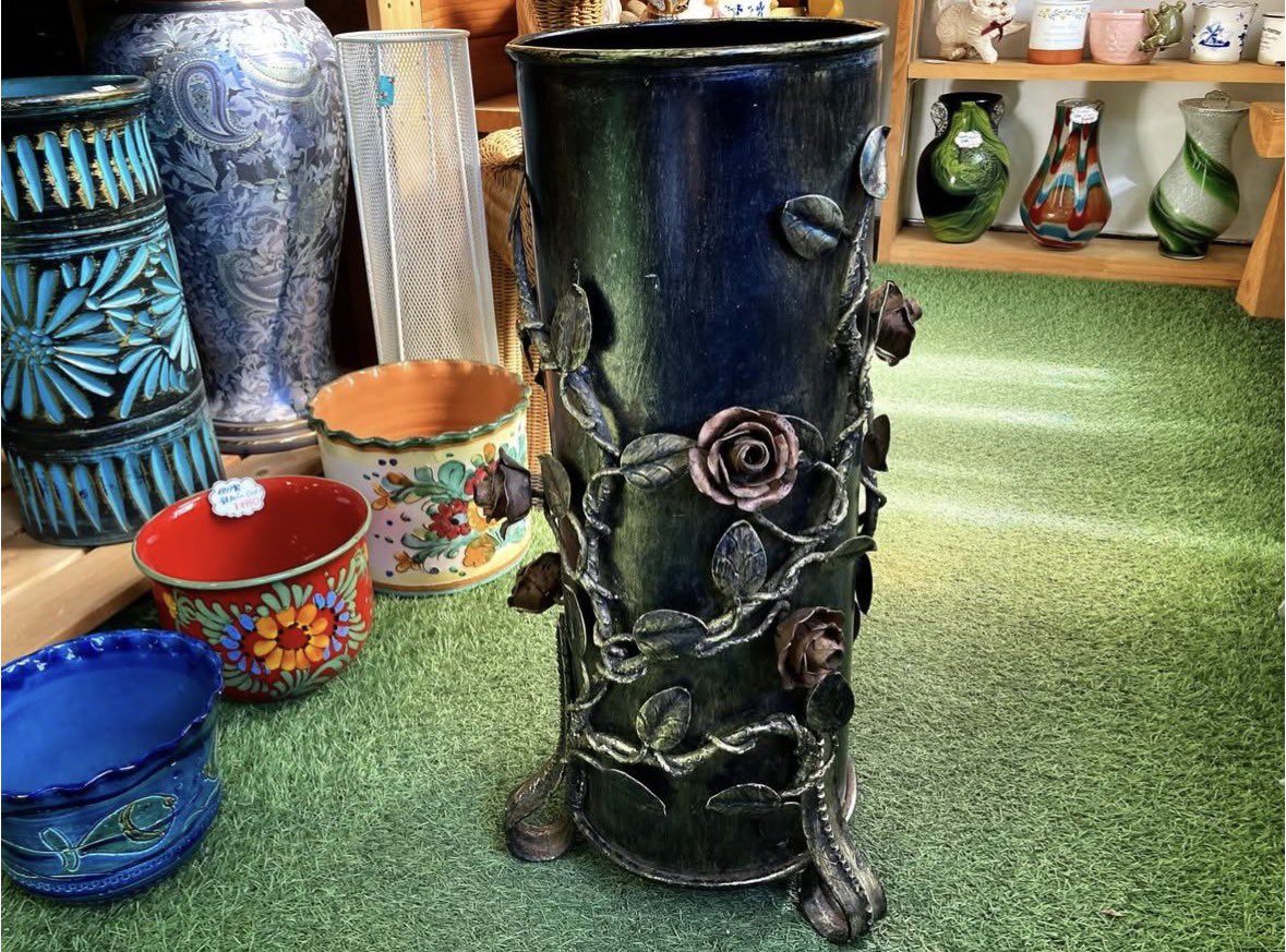 おはようございます 本日も10時よりOPENしています 傘立て⟡.* 薔薇の