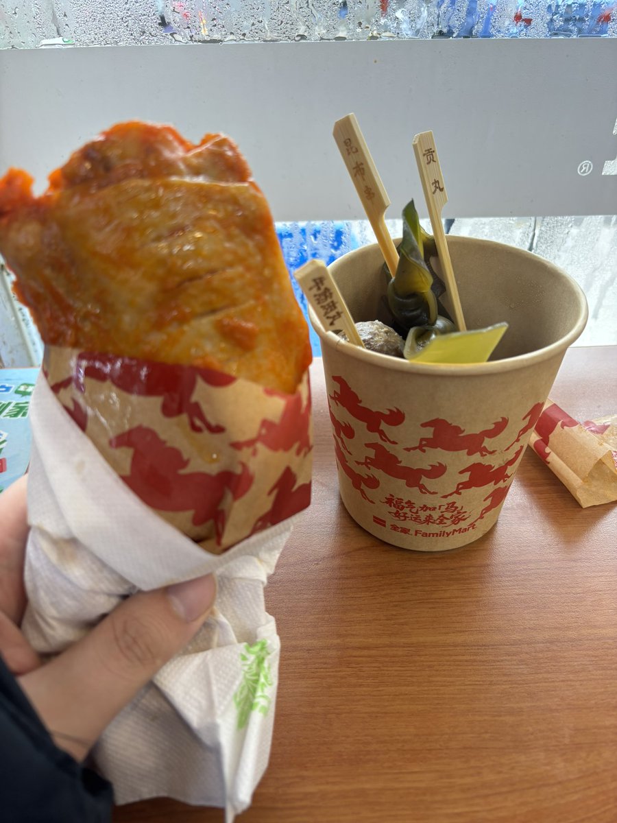 go2Hhu's tweet photo. 年夜饭就得大战全家手枪腿 https://t.co/iKG15BpFdT