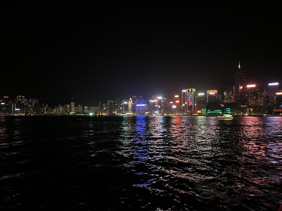yudai_sato0219's tweet photo. 昨日は水樹奈々さん🌈NANA MIZUKI LIVE VISION 2025-2026＋View15@HONG KONGでした😆、海外ツアー初日！初香港‼️暖かい歓迎と超激アツな盛り上がり🔥音楽って言葉や国を超えて伝わるんだって改めて実感🥹そんな存在の奈々さんにまた感激をもらいました🌈ご飯おいしい！香港最高‼️、また来ます🙌 https://t.co/1uhb4MGyiy
