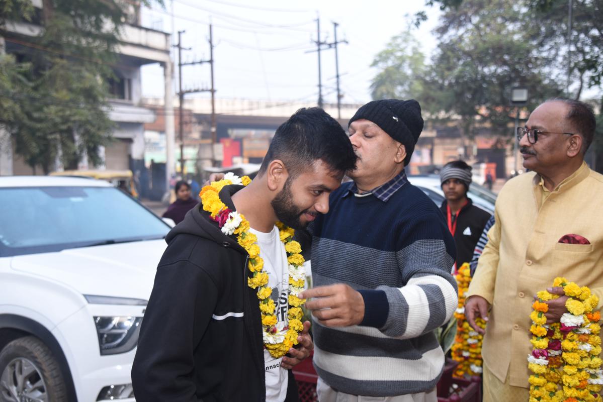 imGoreVEDANT's tweet image. 👍🏻👌🏻👀
#notneeded