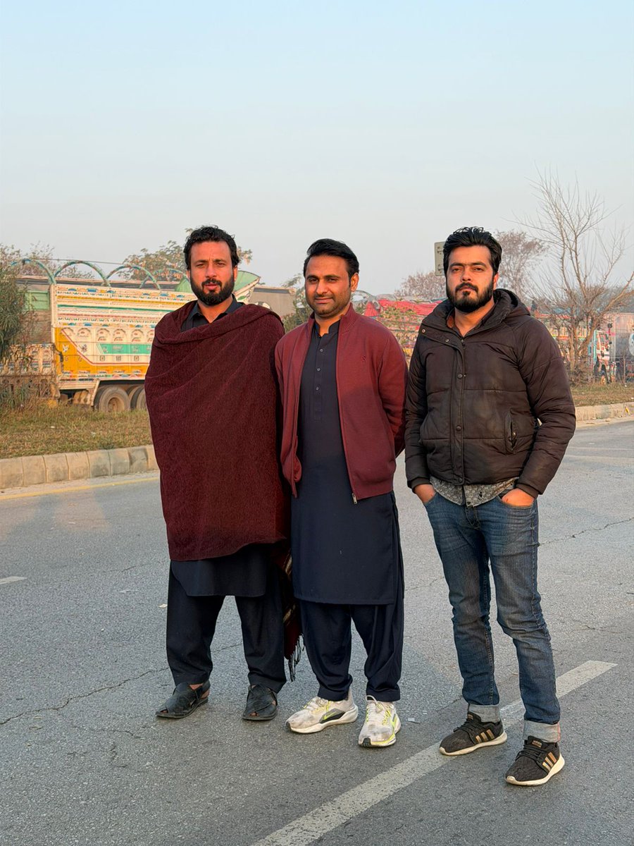 sohaib_ilyas's tweet image. صوابی دھرنا صبح 7.30 

خاموشی اب حل نہیں، آواز اٹھانا فرض ہے۔

تم نکلو گھروں سے اے لوگو 
کپتان کی خاطر عمران کی خاطر  

#ImranKhanHealthEmergency 
#ComeToStreetsForImranKhan
#ISF