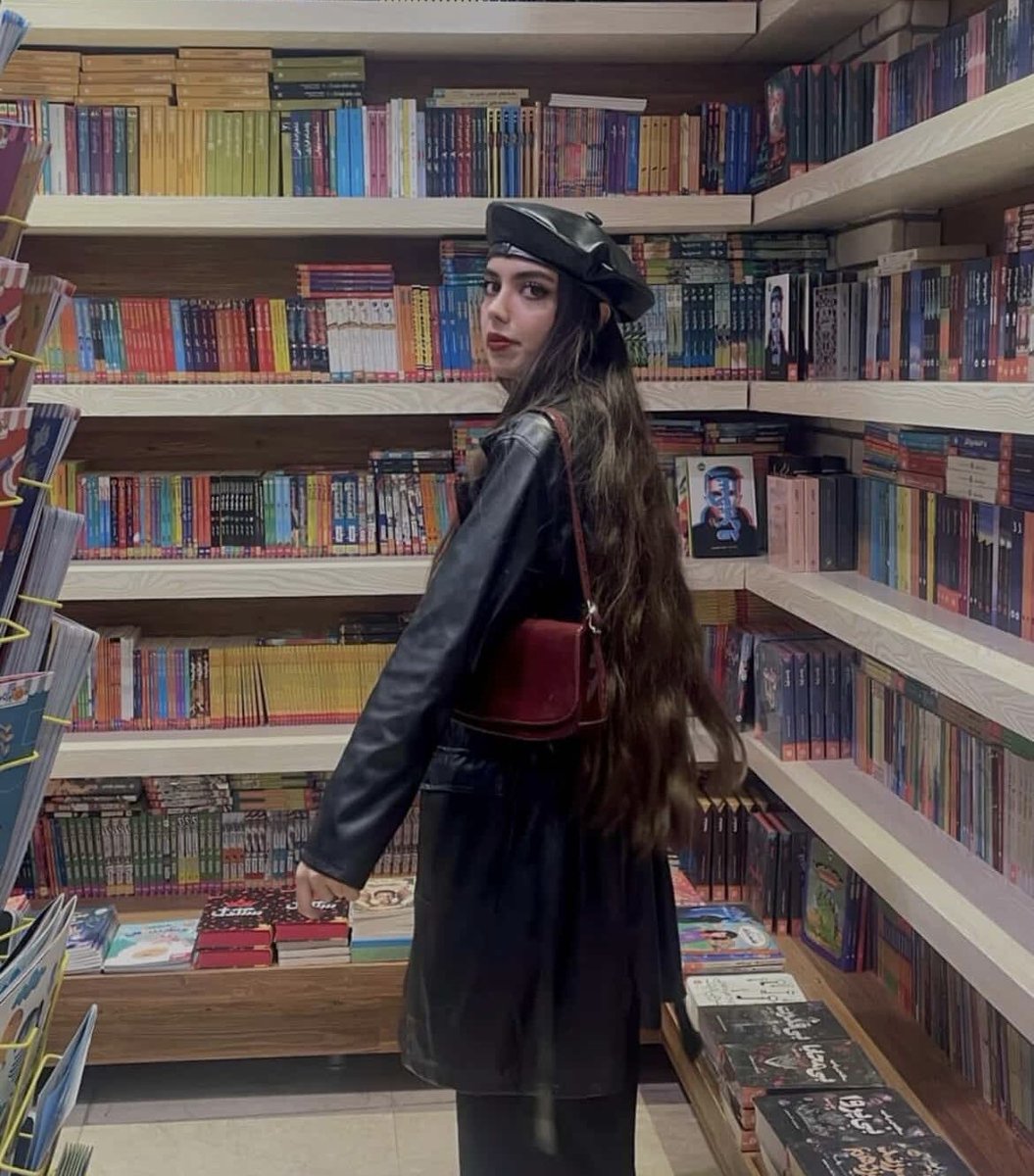 #رکسانا_قنبری 19 سالشه و روز 18 یا 19 دی توی شاهین شهر ربوده شده و خانوادشم هیچ خبری ازش ندارن
صدای رکسانا قنبری باشیم