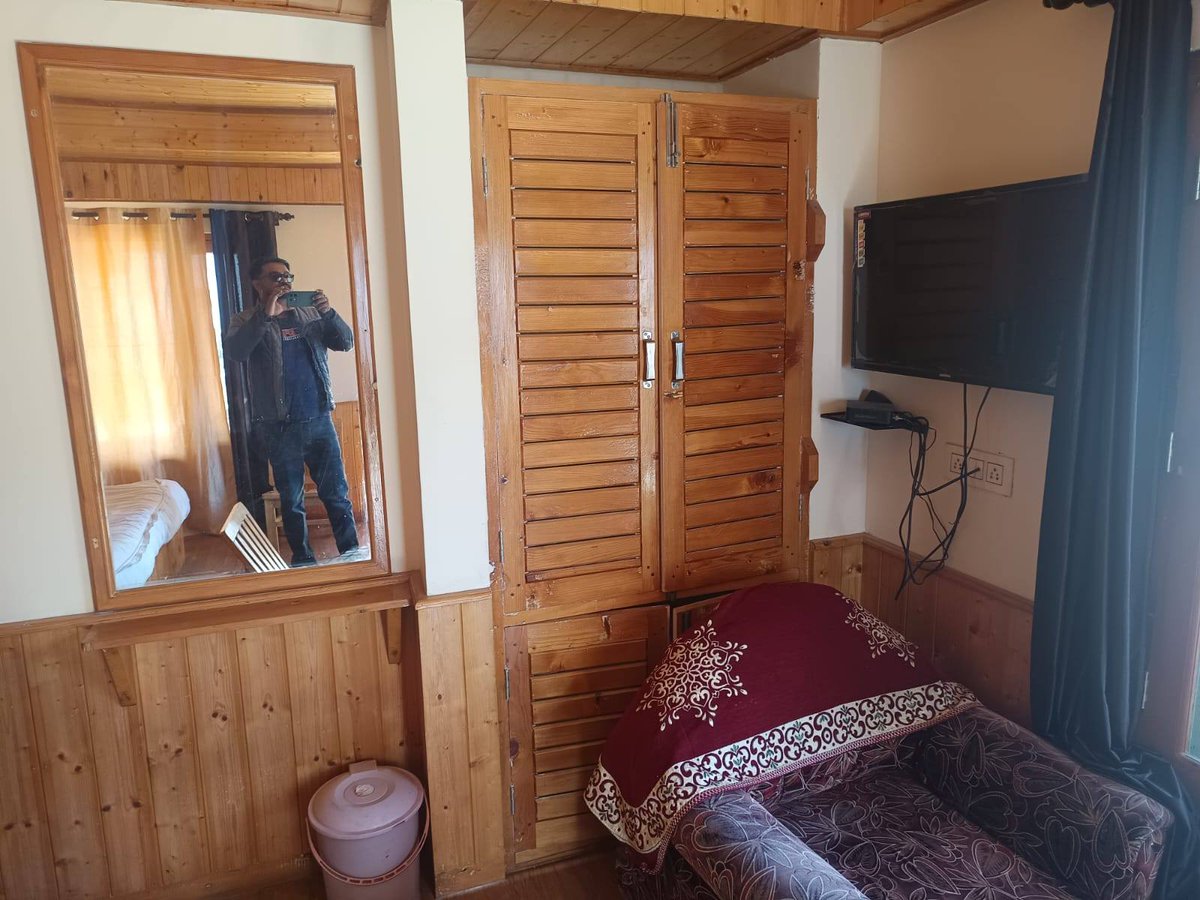 TripuraSRLM's tweet image. #TRLM had sent a team of 9 BDOs to Himachal Pradesh to emulate the Homestay facilities and workout a plan for the implementation in the Tourist places of Tripura that includes Jampui Hills,Unakoti,Dumbur Lake,Chabimura, Kalajhari Hills, Matabari, ManuBankul, Sepahijala and all in