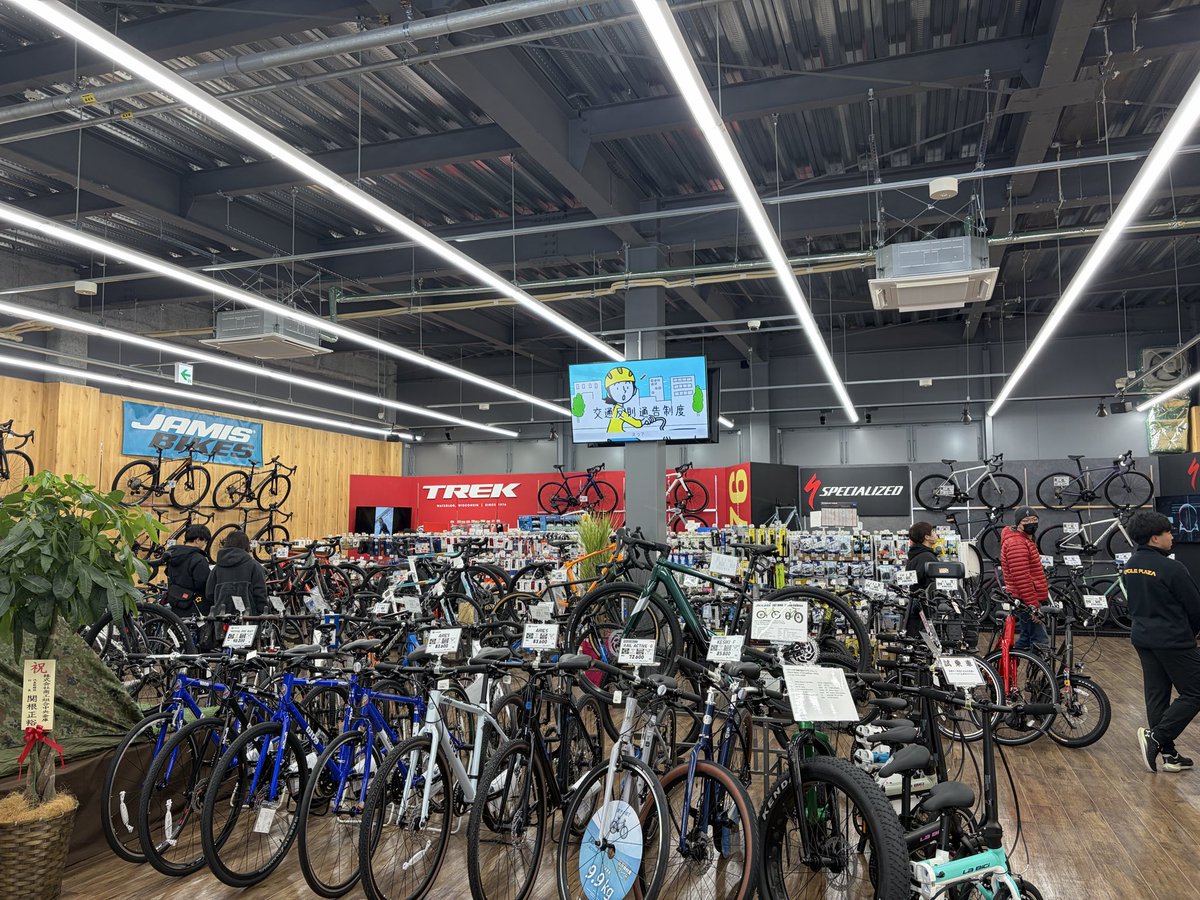 cycleplaza2000's tweet photo. 新生サイクルプラザ 移転新装オープン!!
オープン記念セール ポイント10倍還元開催中!!
営業時間 11時〜19時
定休日 水曜日
スタッフ一同、皆様のご来店をお待ちしております♪
#サイクルプラザ
#cycleplaza
#specialized
#trek
#ceepo
#jamis
#ピナレロ
#ビアンキ
https://t.co/CMwGYpe6s3 https://t.co/vrGVeksSkt
