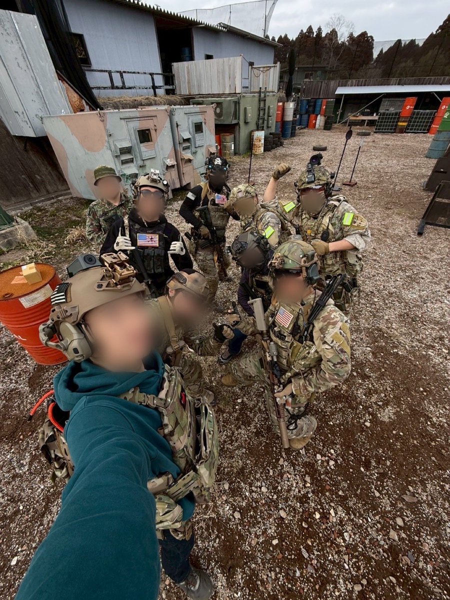 material_team's tweet photo. 2/14
サパパラさんにてタクトレしてきました

ほのぼのゆる〜く楽しかった♪

何よりタクトレっぽいカッコイイ良い写真が沢山撮れてて嬉しい！

Great photo by 
@KobuAirsoft 

#サバゲー
#サバゲーチーム
#サバゲー初心者
#サバゲーマーさんと繋がりたい
#サバゲーパラダイス

↓
続き https://t.co/VbIck6fXhP