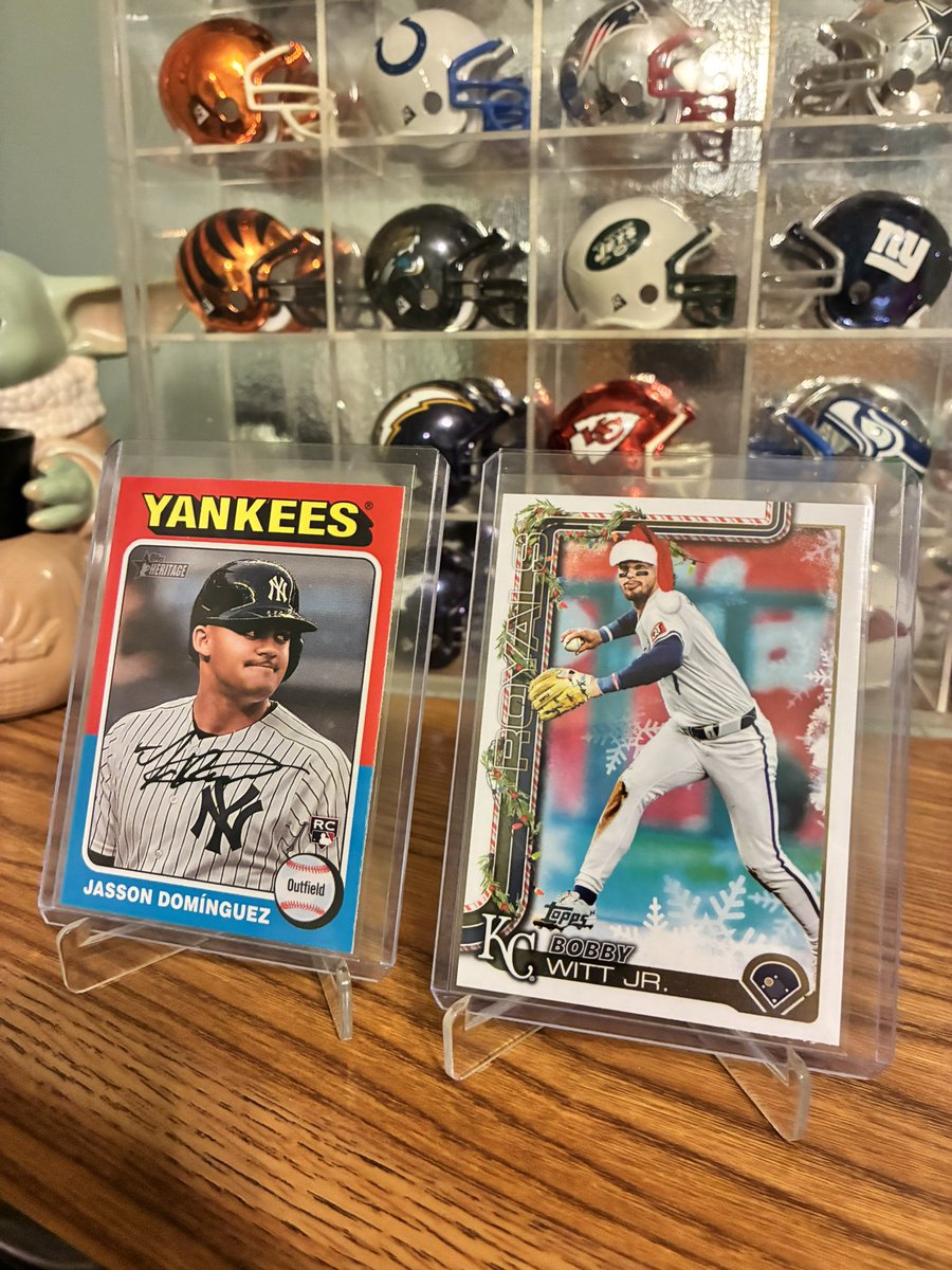 #GIVEAWAY 🔔

Allotment of 6 Baseball Cards. 
Don’t need to follow. 
I just ask you like, repost &amp; maybe check my eBay store in profile. I am selling what I have left and trying to get out of the sports card world. 
Drawing for winner will be the night of Feb. 19th.

Thanks!