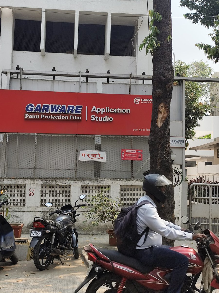 HVaingankar's tweet photo. The area has heavy pedestrian movement, including school students, and several recent accidents have been reported at this location.
To prevent further accidents and ensure public safety, we request urgent installation of a speed breaker and necessary traffic-calming measures. https://t.co/V6iSM6tJSe