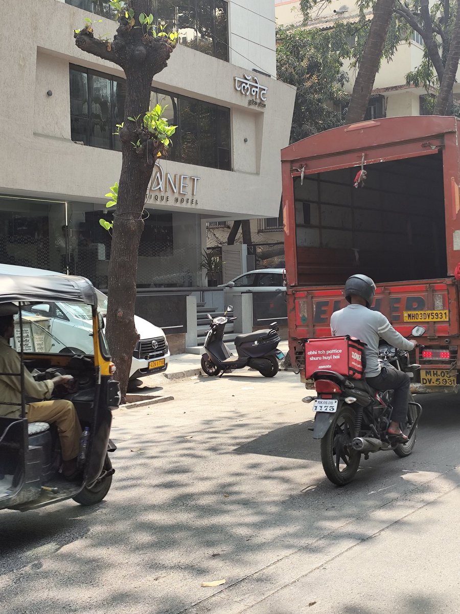 HVaingankar's tweet photo. The area has heavy pedestrian movement, including school students, and several recent accidents have been reported at this location.
To prevent further accidents and ensure public safety, we request urgent installation of a speed breaker and necessary traffic-calming measures. https://t.co/V6iSM6tJSe