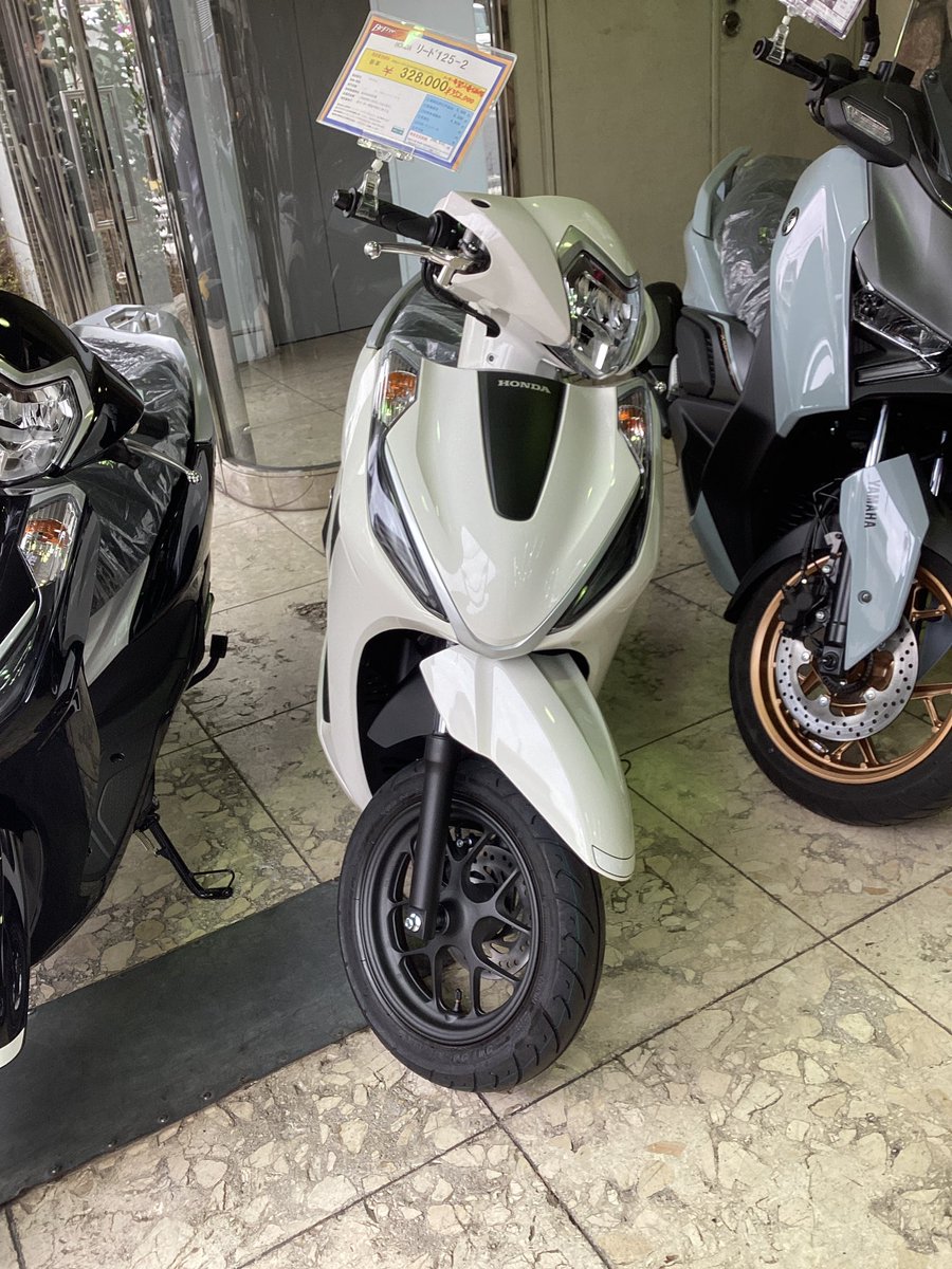 setagaya_befree's tweet photo. ホンダのリード125、ホワイトとブラック、入荷いたしました🎉
コンパクトな車体ながら、シート下スペースはクラス最高レベルの37L😳‼️
大容量の収納は、通勤やお買い物の強い味方です💪✨
使い勝手の良いバイクをお求めの方にオススメ❣️
本体価格、割引ございます
#リード125 #LEAD125 #Honda https://t.co/DdRMcELfRV