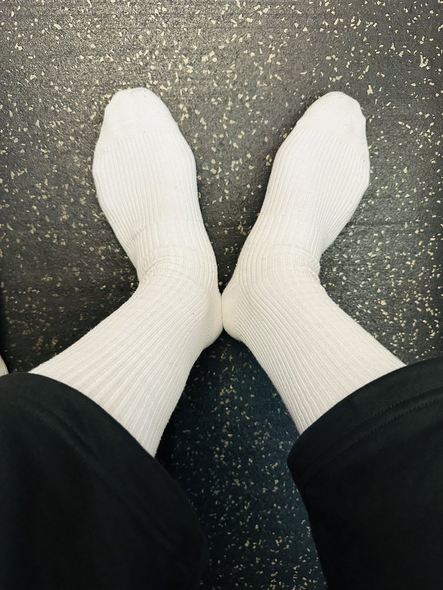 久違的條紋襪☺️
#Whitesocks #白襪 
#白襪控 #條紋襪