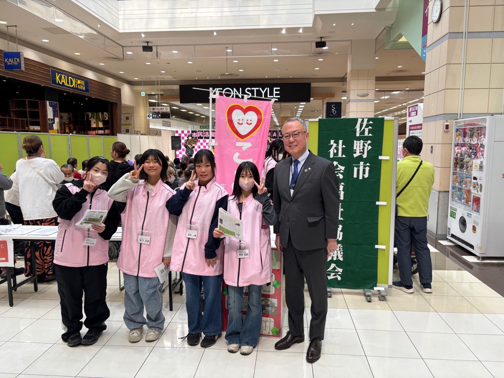 「市民活動ライブ at AEON MALL」にお招きいいただきました。日々精力的な活動を展開されている市民活動団体の皆様に、心からの敬意と感謝を申し上げます。
今後も、市民の皆様の活動環境づくりに力を入れてまいりますので、市政にご協力いただきますよう、よろしくお願いいたします。
