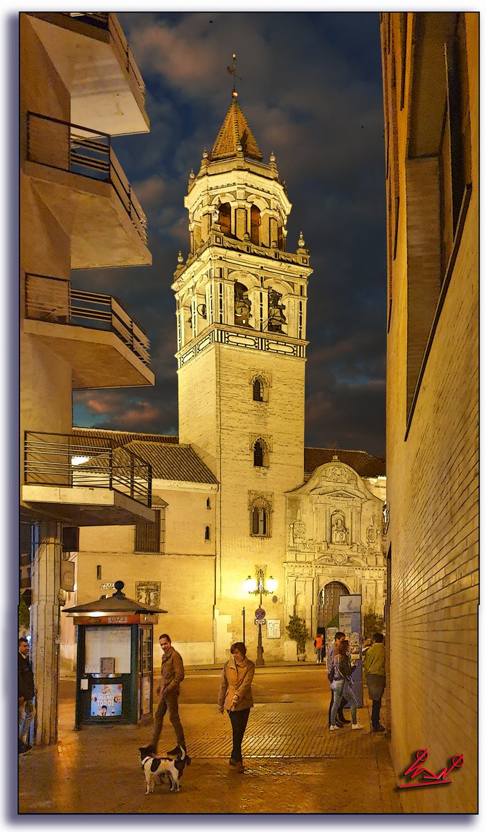 Paseando a los perros por San Pedro.