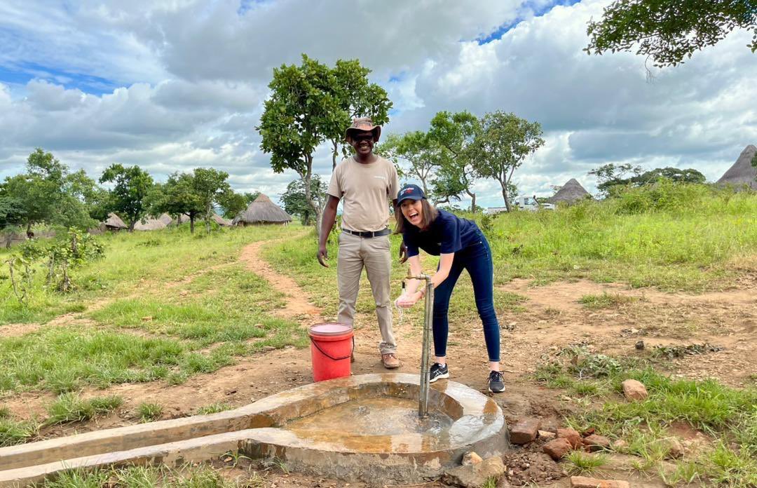 AusEmbZim's tweet photo. 🚿Community spirit abound as we met with 🇦🇺#DirectAidProgram beneficiaries in Hurungwe🇿🇼 who are thriving from solar☀️borehole water🚰projects delivered by our grant partner @Akashinga - Mashonaland West at its best!! 💪👫
@dfat
#WASH
#SDG6 https://t.co/c9HmvqKL9K