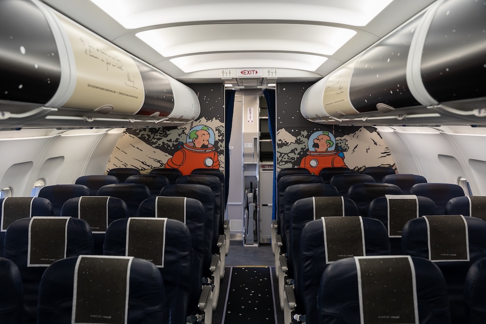 AeronewsGlobal's tweet photo. Brussels Airlines unveiled its latest Belgian Icon, a tribute to Tintin. The airline revealed its freshly painted Airbus A320 (OO‑SNJ), inspired by Hergé’s universe and the famous adventures on the Moon and in Space.

https://t.co/3FeezxoWPx https://t.co/dEV9yhtrjj