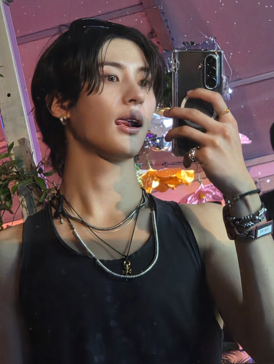 แอนสงกรานนี้ใส่ชุดไรคับ ใส่ชุดไรมาคับ🥹 คิดถึงใจพี่ด้วยนะ พี่ตามหึงไม่ทัน (เอาเลยลูกเอาให้ตายให้เรียบ)