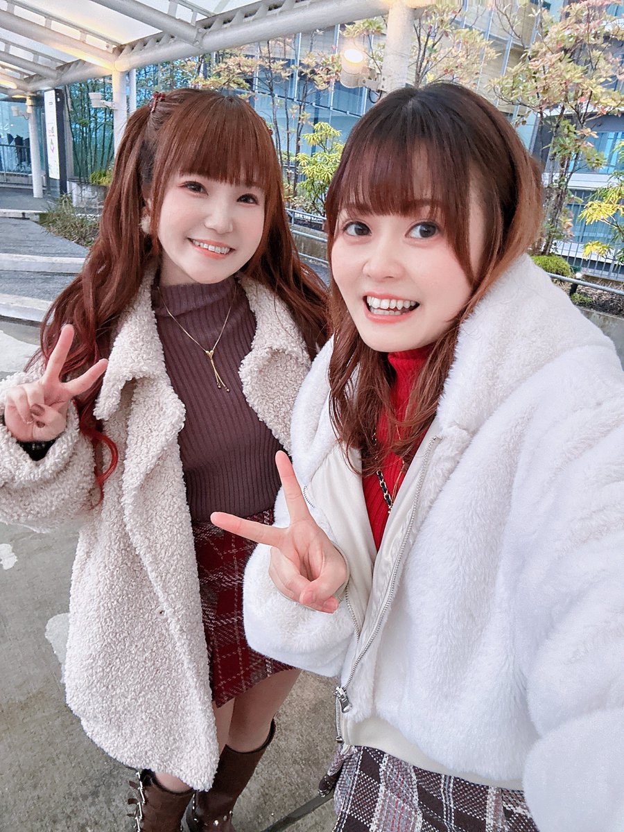 jari_summer's tweet image. 土曜は真実ちゃんとアフヌン🍫☕️
バレンタイン色違いコーデでバッグとアクセもお揃い❤️🤎綿密な打ち合わせ楽しすぎた…こゆの大好き🥹🫶✨
お誕生日もお祝いしてくれて大歓喜😭❤️
スイーツ放置して写真撮りまくって、プリ撮って更に屋上で撮影会()までしちゃう我ら📸👭楽しすぎた…💓
またやりたい～😍